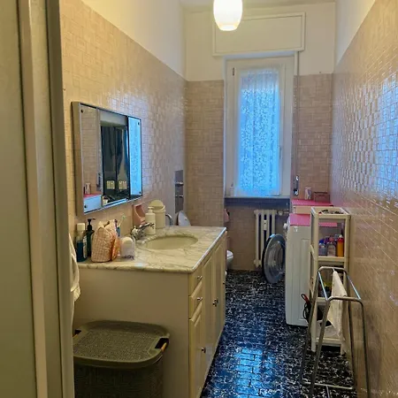 Two Bedroom In Isola דירה *
